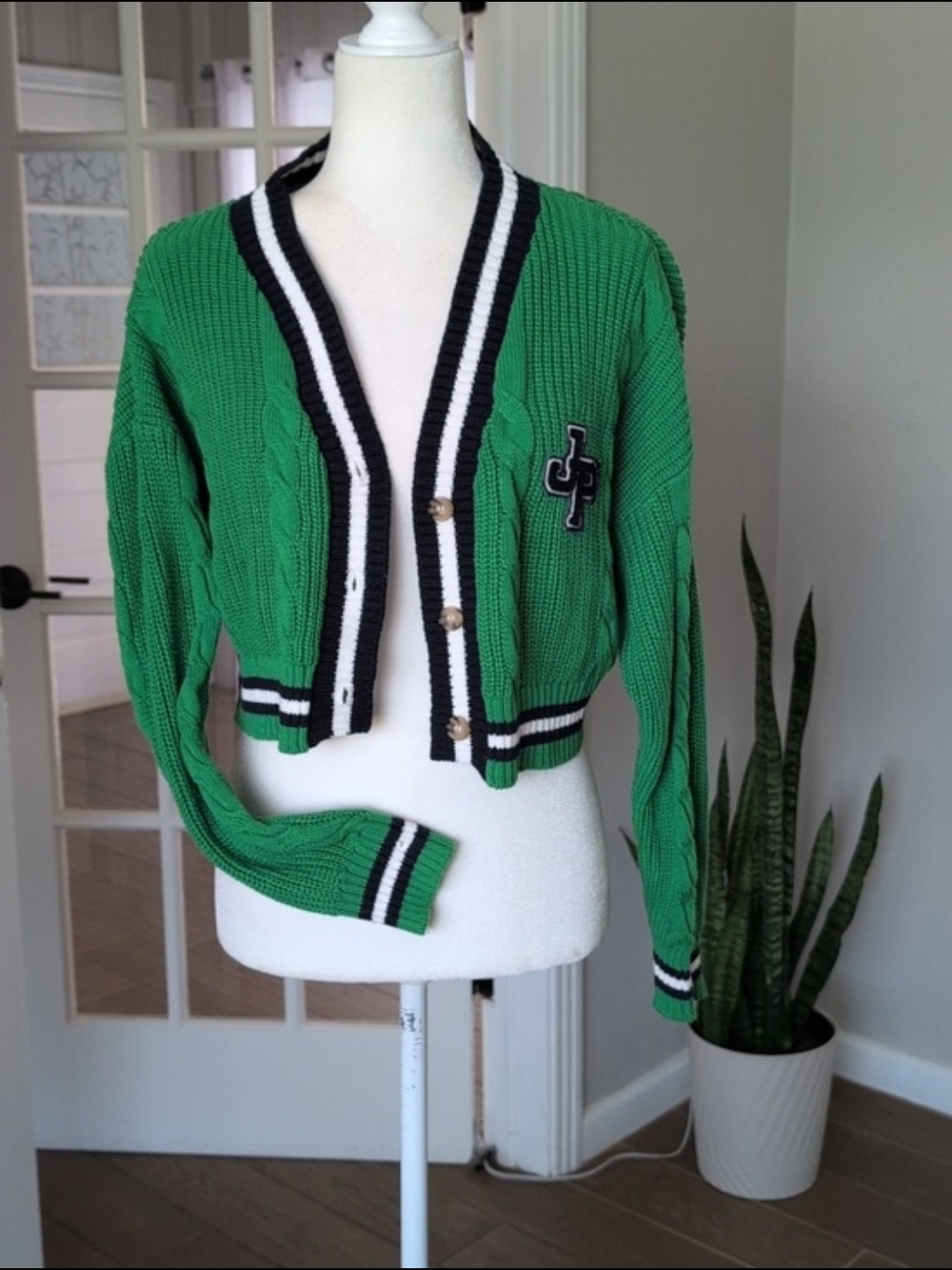 Forever 21 Green Knit Cropped Letter Cardigan Small